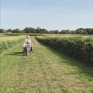 Meet your Posher, Mona